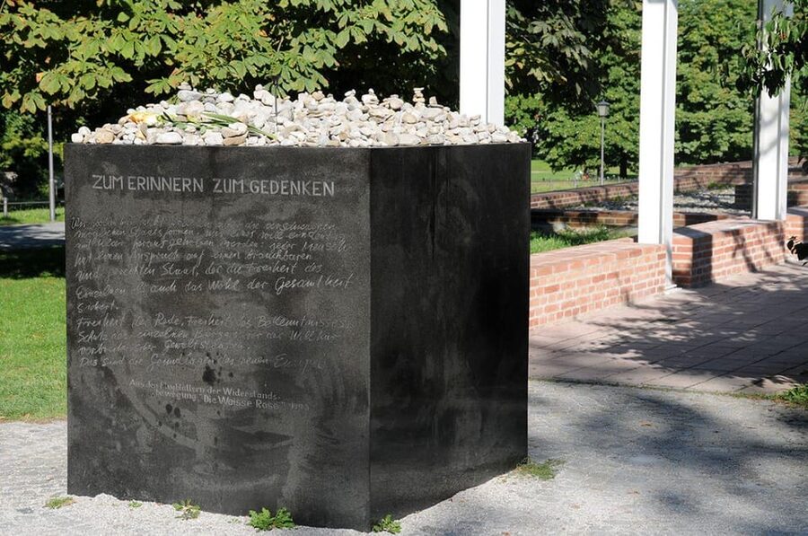 Munich: Private or Group Third Reich and WWII Walking Tour - Reading wartime scars in modern Munich