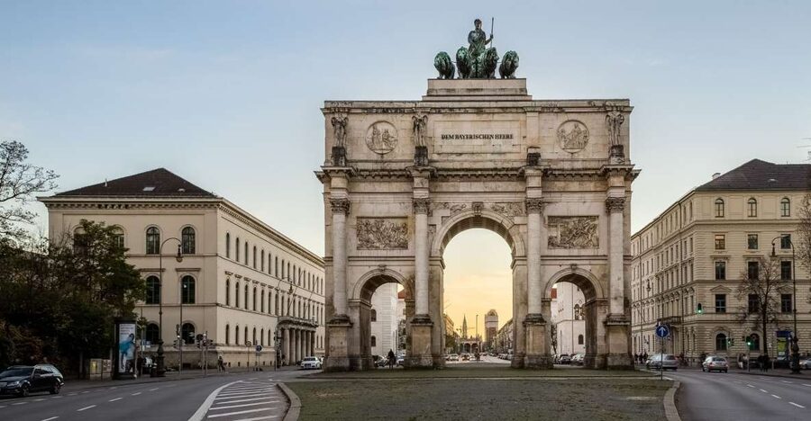 Munich : Private Walking Tour with A Guide (Private tour) - A private way to get your bearings in Munich