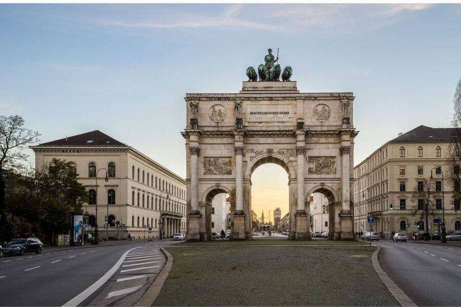 Munich : Private Walking Tour with A Guide (Private tour) - The guides and their teaching styles