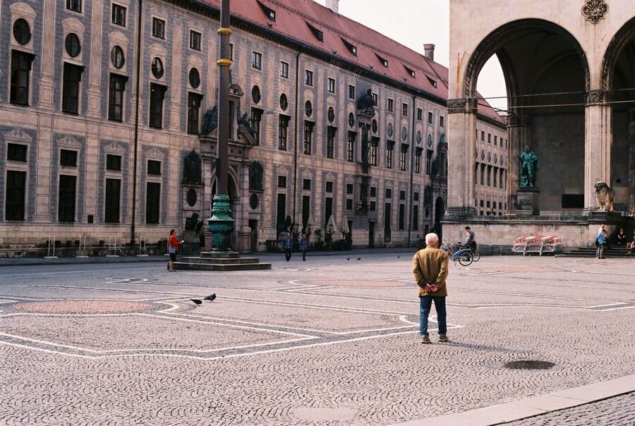 Munich Private Walking Tour with the BMW Museum and BMW Welt - Royal scandals: Ludwig I, Lola Montez, and Ludwig II