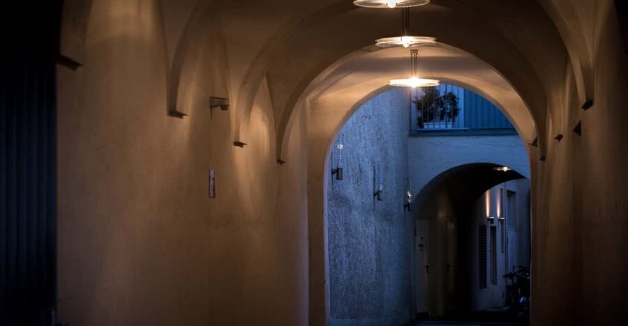 Munich: Raven Black Witches and Executioners Walking Tour - From Frauenkirche to Sendlinger Tor and back