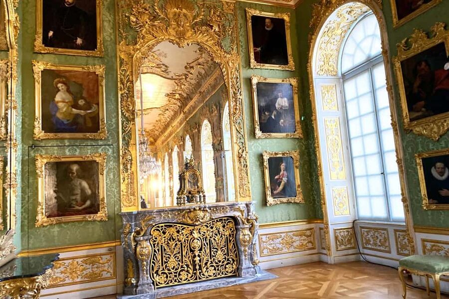 Munich: Residenz Museum Tickets and 2,5-hour Guided Tour - Chapels and the religious side of court life