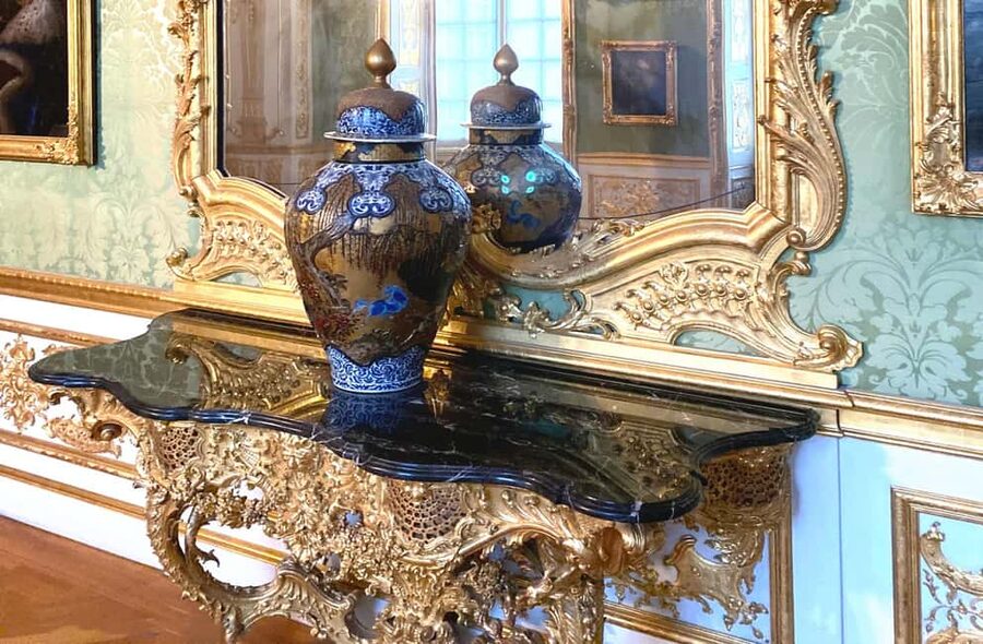 Munich: Residenz Museum Tickets and 2,5-hour Guided Tour - Meeting your guide beside Residenzstraße 11
