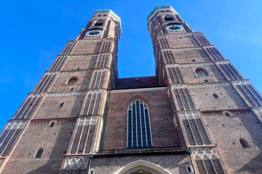 Munich: Self-guided sightseeing scavenger hunt for families - Eight stations with a gentle rhythm