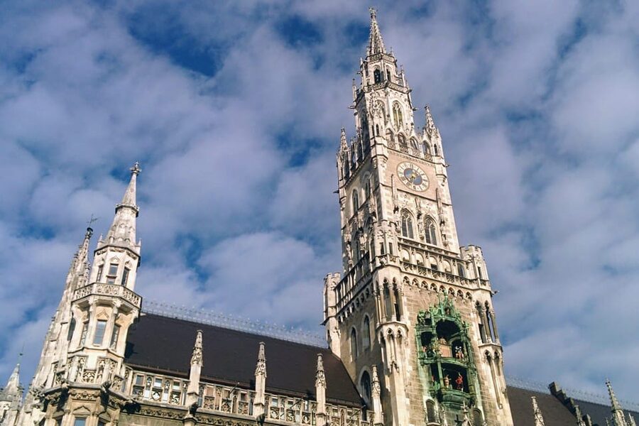 Munich: Self-guided sightseeing scavenger hunt for families - The Viktualienmarkt makes a practical finish