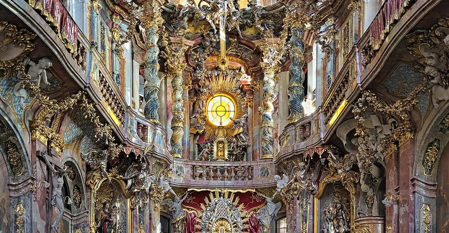 Munich: Spanish Guitar & Bach Toccata at Asamkirche - The guitar and organ duet is the key musical draw