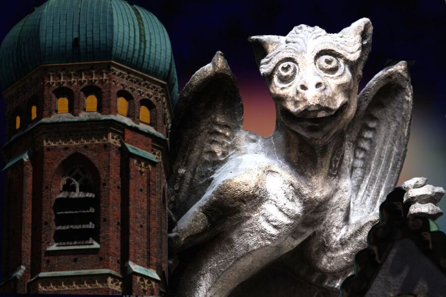Munich: Spooky Tour of Old Town in German - Walking from Frauenkirche to Sendlinger Tor