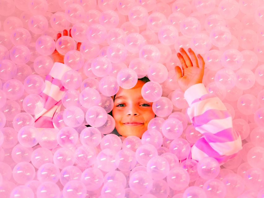 Munich: Studio of Wonders Entry Ticket - Infinity rooms and camera-friendly spaces