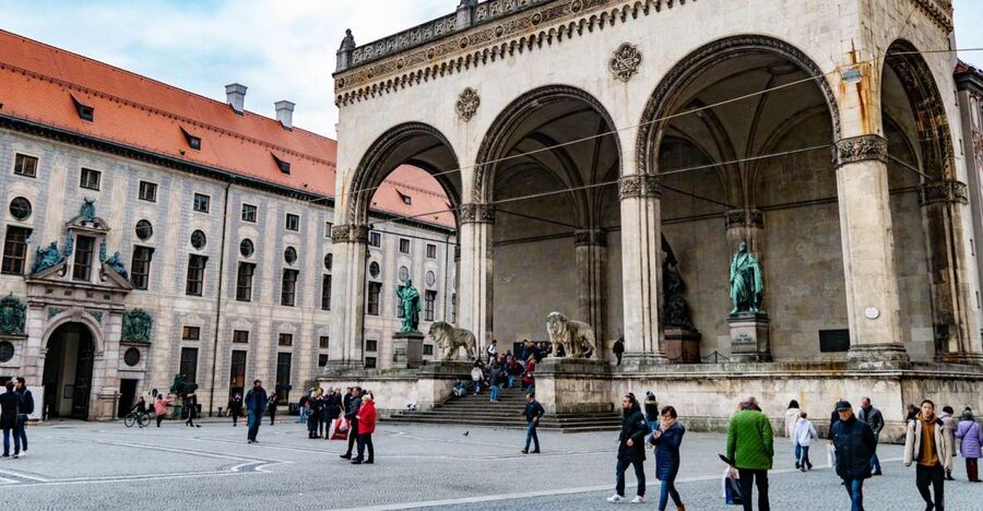 Munich: Third Reich Guided City Walking Tour - Starting at Marienplatz and following Hitler’s early path