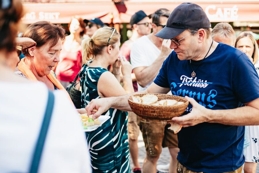 Munich: Viktualienmarkt Food Tour - Exotic fruit and international dishes