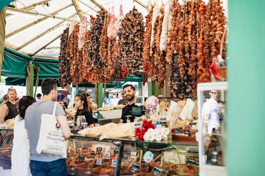 Munich: Viktualienmarkt Food Tour - How much food do you receive?