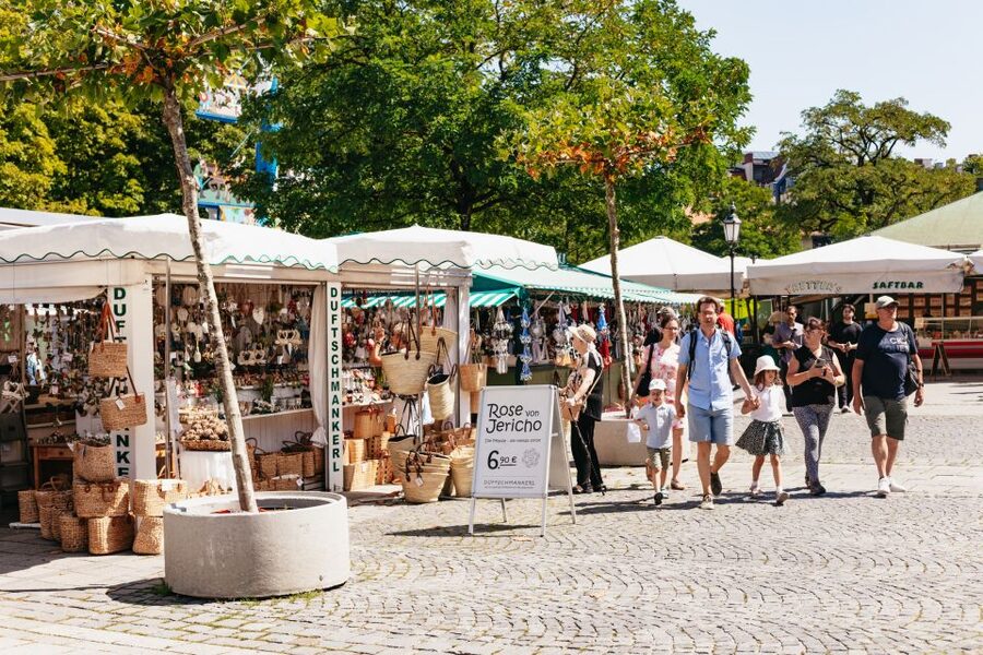Munich: Viktualienmarkt Food Tour - The cheese and bread stop