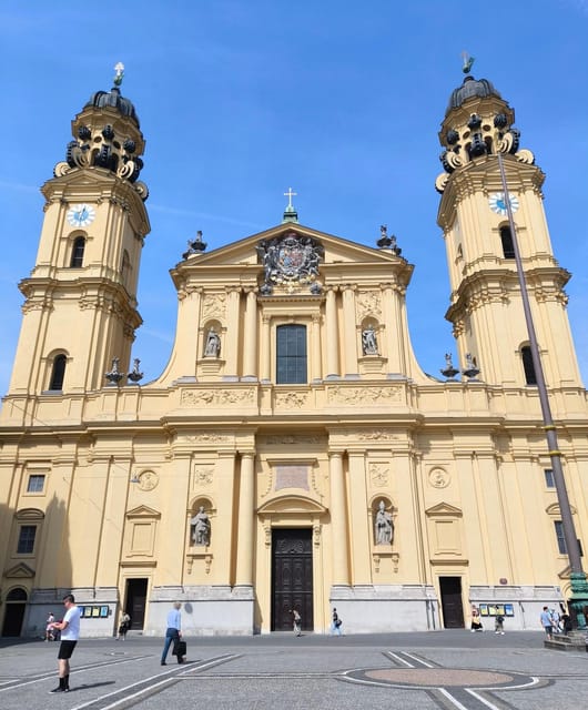 Munich: Walking tour of the old town with all your senses - What the two-hour route is designed to show you