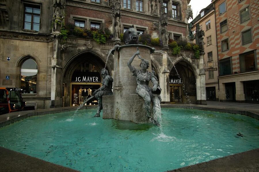 Munich: Walking tour of the old town with all your senses - A tour that uses more than your eyes