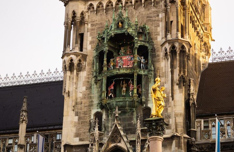 Munich: Walking tour of the old town with all your senses - Guide style and the private group format