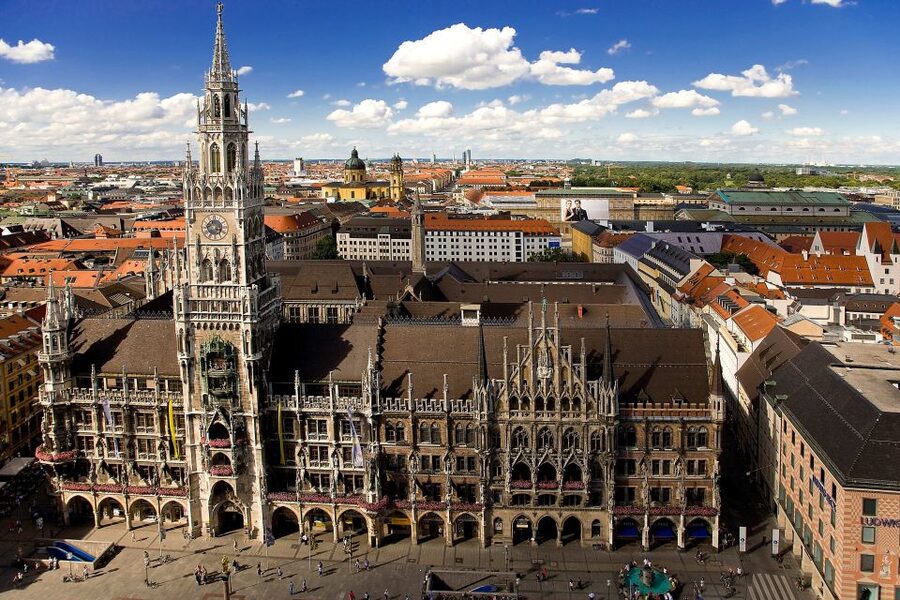Munich: Walking Tour Old Town and Viktualienmarkt - Marienplatz gives you Munich in one glance