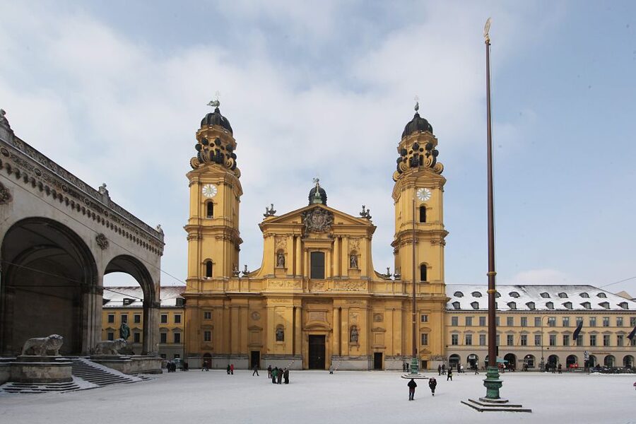 Munich: Walking Tour Old Town and Viktualienmarkt - The Residenz and Bavarian State Opera show royal Munich