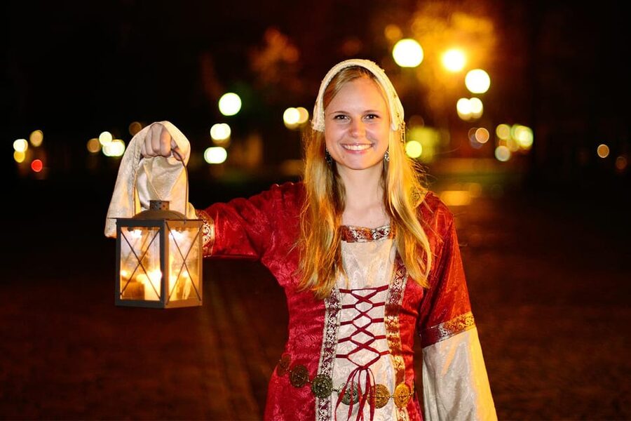 Münster: Night watchman tour through the picturesque old town by lantern light - Münster after dark, with history in costume