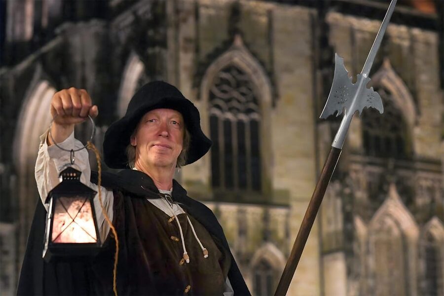 Münster: Night watchman tour through the picturesque old town by lantern light - Meeting beneath the Town Hall arches