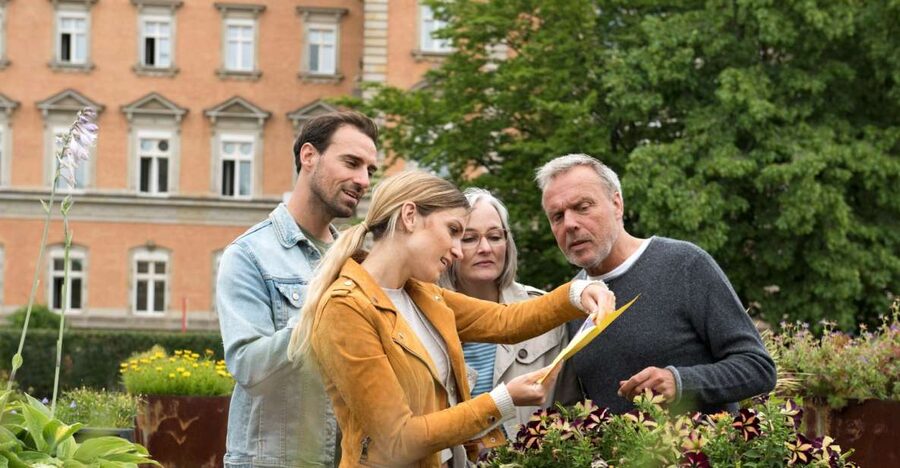 Münster Old Town: Outdoor Escape Game - The iPad and game master keep the story moving