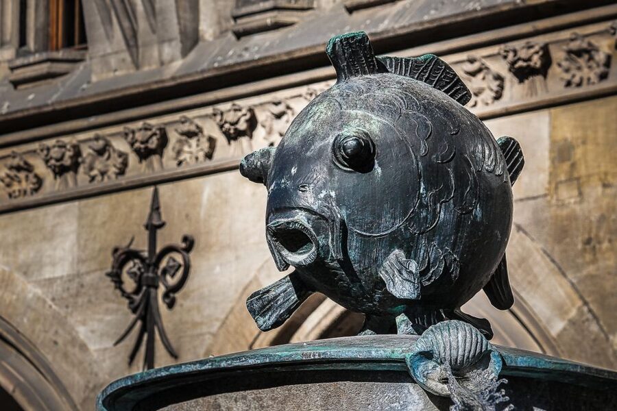 Mystic Munich - Sagas and Legends of the Old Town - The Lindwurm and the New Town Hall