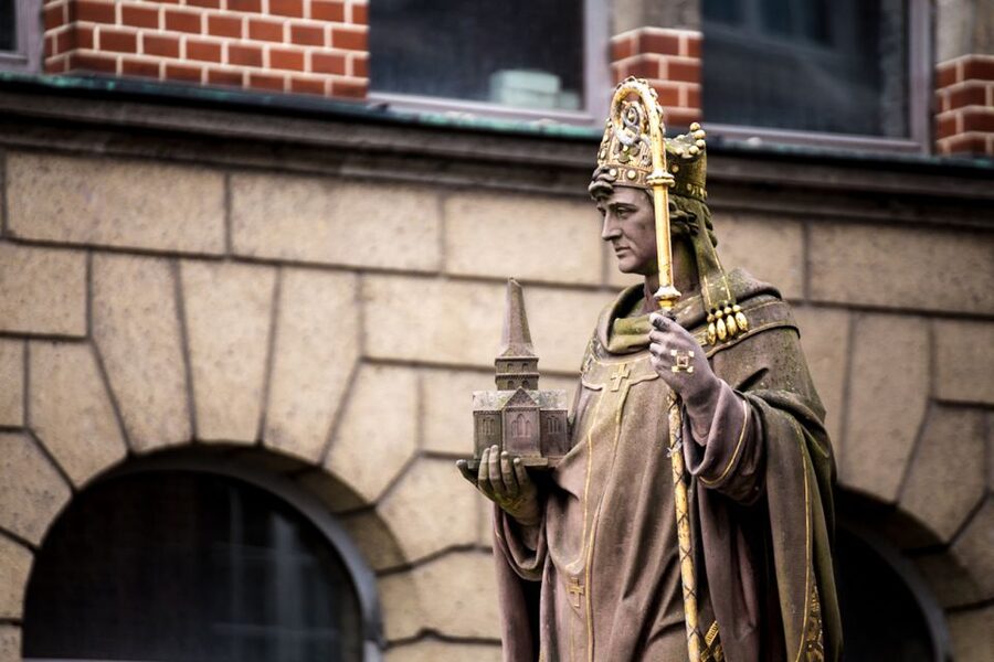 Mystical Hamburg - Walking Tour in German - A storytelling style that keeps the walk moving
