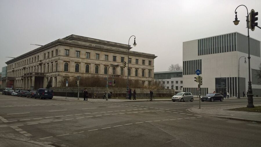 National Socialism WWII with licensed guide - private tour - The Court Garden and resistance in Munich