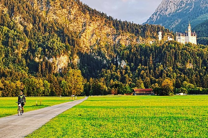 Neuschwanstein Castle by Bus Incl. Bike Ride or Hohenschwangau - Choosing the bike ride or Hohenschwangau Castle