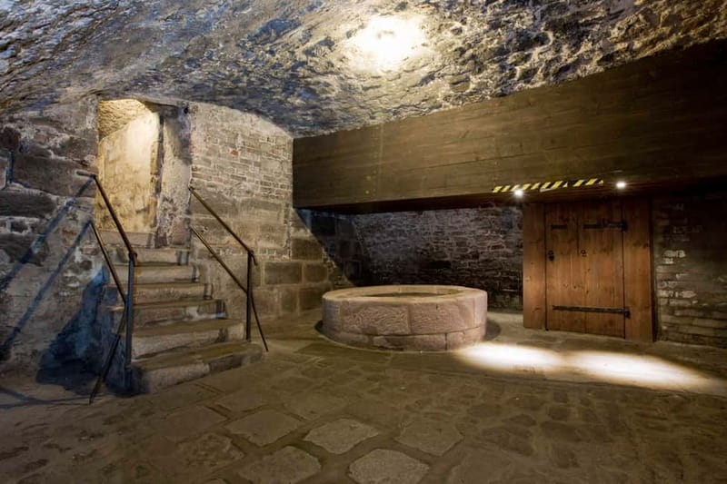 Nuremberg: Medieval Dungeons Guided Tour - Walking through the twelve cells