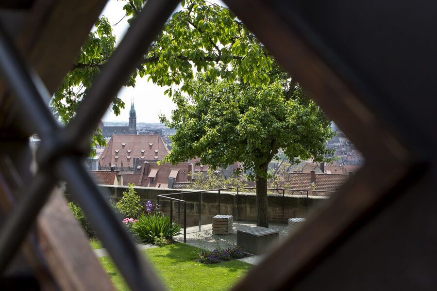Nuremberg: Old Town Guided Walking Tour - Old City Hall and the marks of civic power