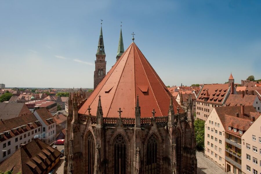 Nuremberg: Private guided tour of the Old Town in German - Starting at the Tourist Information in Nuremberg