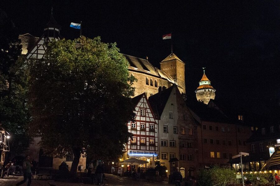 Nuremberg: Private guided tour of the Old Town in German - What the $200 group price really means