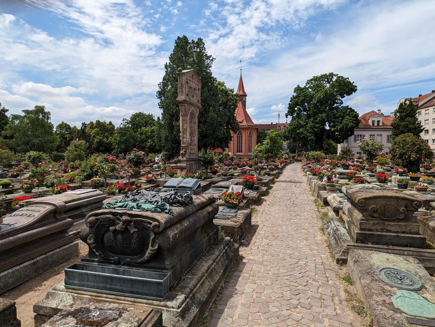Nuremberg: St. Johannis Friedhof &Hesperidengärten IN GERMAN - Key points to know before booking