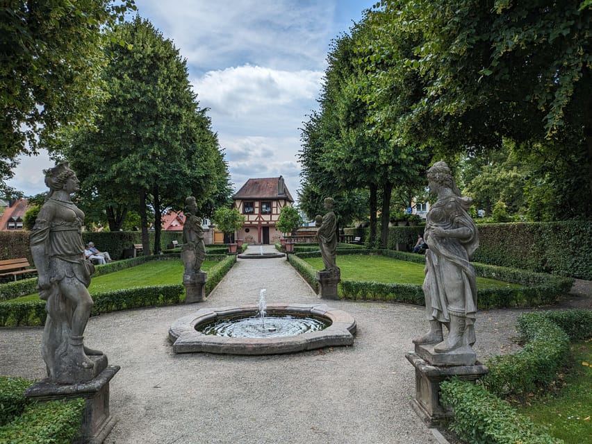 Nuremberg: St. Johannis Friedhof &Hesperidengärten IN GERMAN - Who will enjoy this walk most