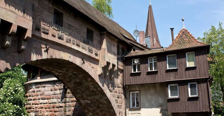 Nuremberg: The Old Town in Evening Light - IN GERMAN - Fleischbrücke and Trödelmarkt: small places, useful context
