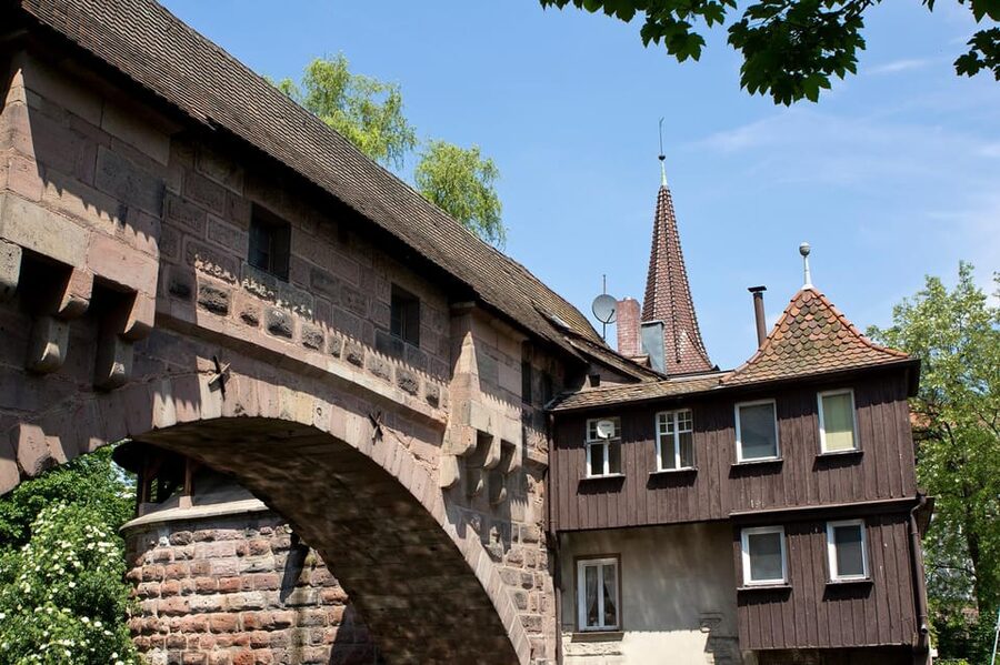 Nuremberg: The Old Town in Evening Light - IN GERMAN - Maxbrücke and the city’s plague stories