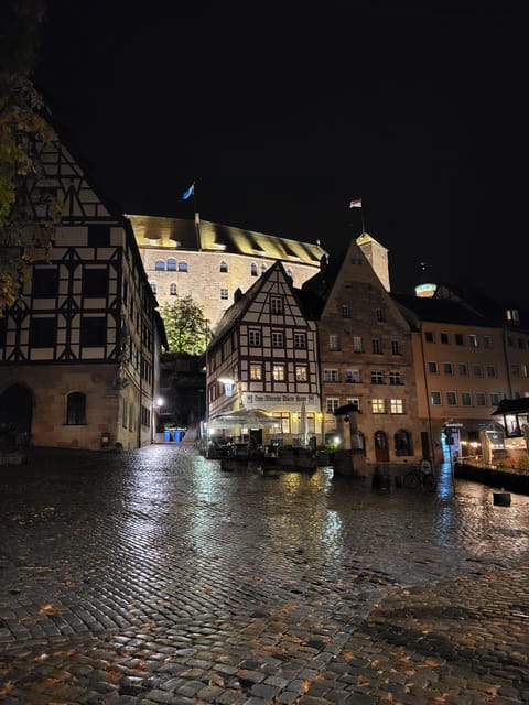 Nuremberg: The Old Town in Evening Light - IN GERMAN - Weissgerbergasse: a lane built for close looking