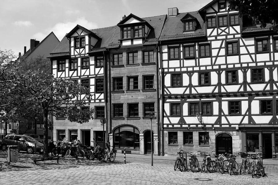 Nuremberg: The Old Town in Evening Light - IN GERMAN - My call: book it for stories, not a checklist