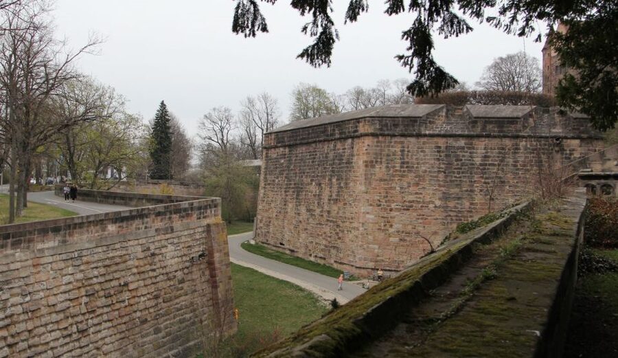 Nuremberg: Tunnels and Secret Passages in the City Wall Tour - What the guide adds to the stonework