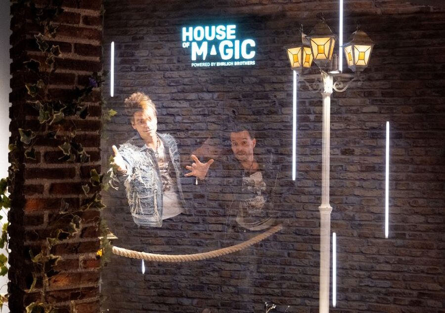 Oberhausen: HOUSE OF MAGIC - powered by Ehrlich Brothers - Shadows, mirrors, and surprising walls