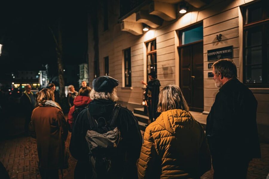 Oldenburg: "Executioners, witches & scoundrels" (crime thriller tour) - Walking the Gertrudenkirchhof after dark
