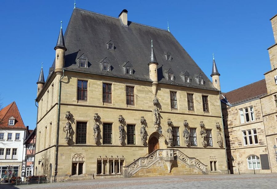 Osnabrück: Rathaus- und Altstadt Tour (Stadtführung) - Meeting point and walking conditions