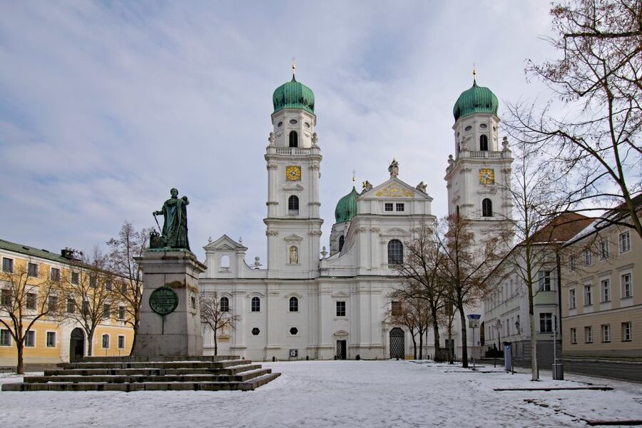 Passau: 1-Hour Guided City Walking Tour - St. Stephen’s Cathedral and the sound of Passau