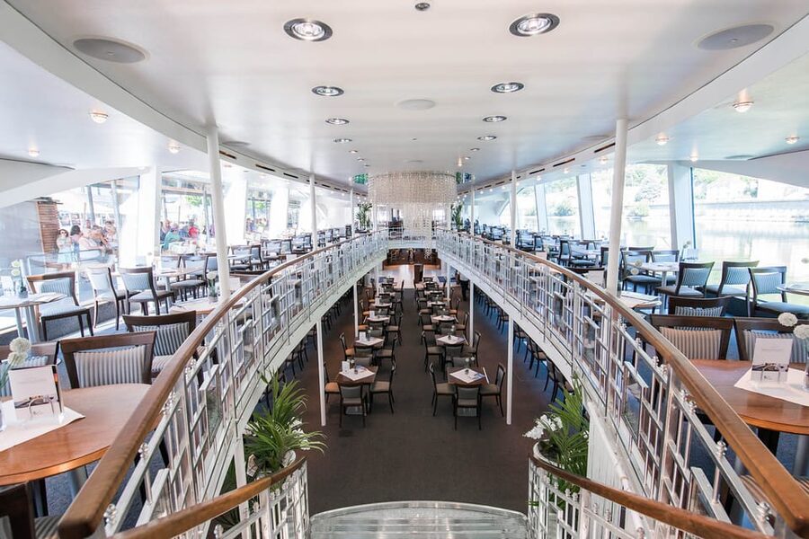 Passau: Crystal Ship Sightseeing Cruise - Crystal games, fountains, and family appeal