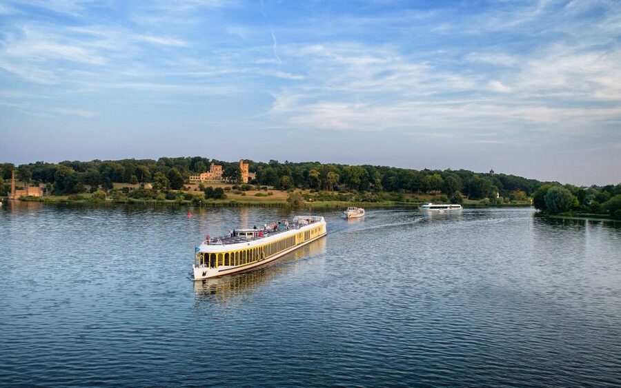 Potsdam by Boat: Island Cruise - Caputh Castle and the first stretch of the route