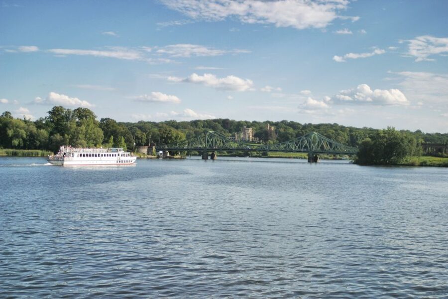 Potsdam: Palace Tour by Boat - Under Glienicke Bridge and across the old border