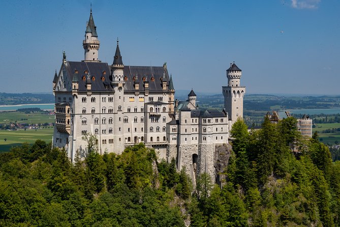 Premium Neuschwanstein Castle and Linderhof VIP Tour from Munich - A short pause in Oberammergau