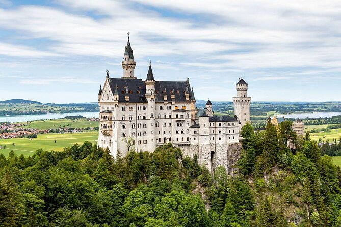 Premium Neuschwanstein Castle and Linderhof VIP Tour from Munich - Linderhof Palace and its gardens