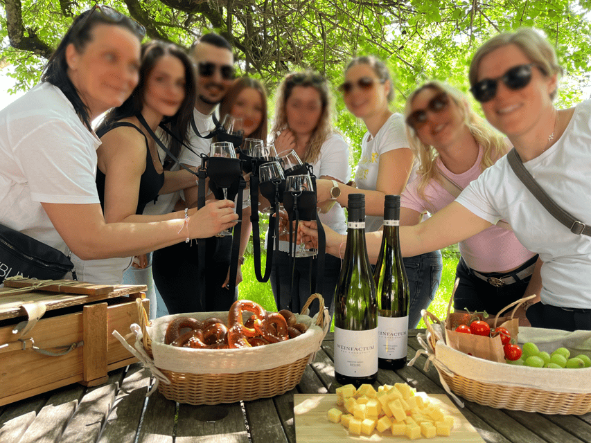 Premium wine hike Stuttgart with games and winemaker's snack - Who should book this wine hike?