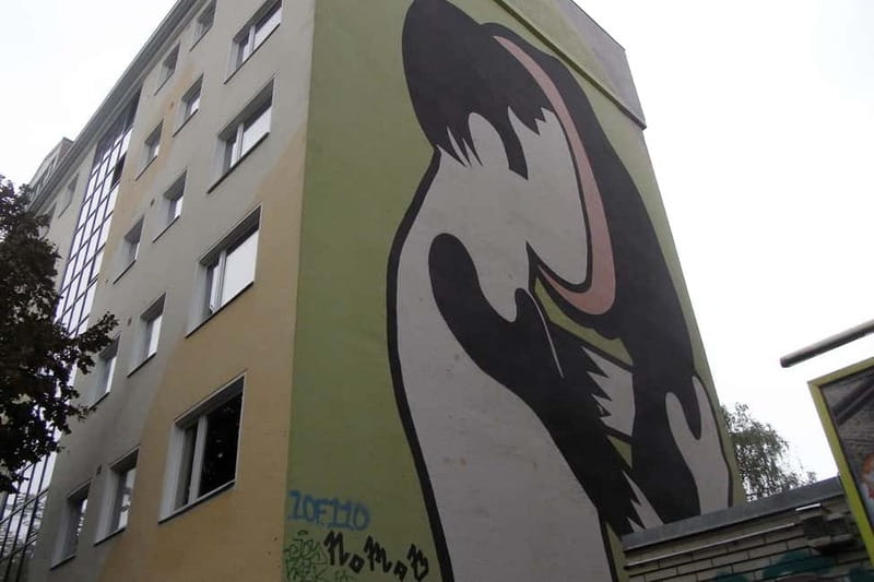 Private Alternative Berlin Tour -Murals, Graffiti and Squats - Dead Chicken Alley and Haus Schwarzenberg